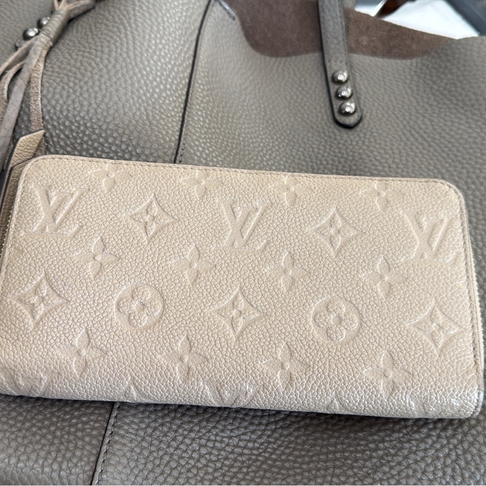 Louis Vuitton Empreinte Embossed zippy Wallet